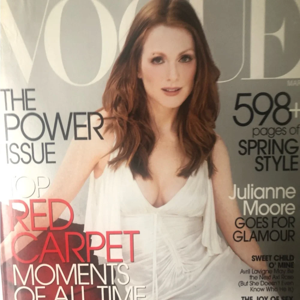 Vogue MARCH 2003 JULIANNE MOORE MINT condition - Picture 5 of 14